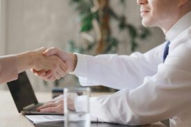 Was wird vom Betriebsarzt untersucht?